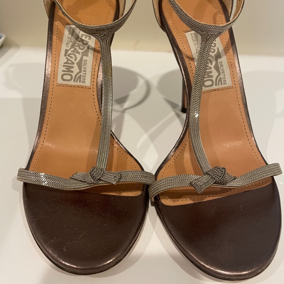 Salvatore Ferragamo Bilis elegant metallic highheel t-strap sandals size 8 italy